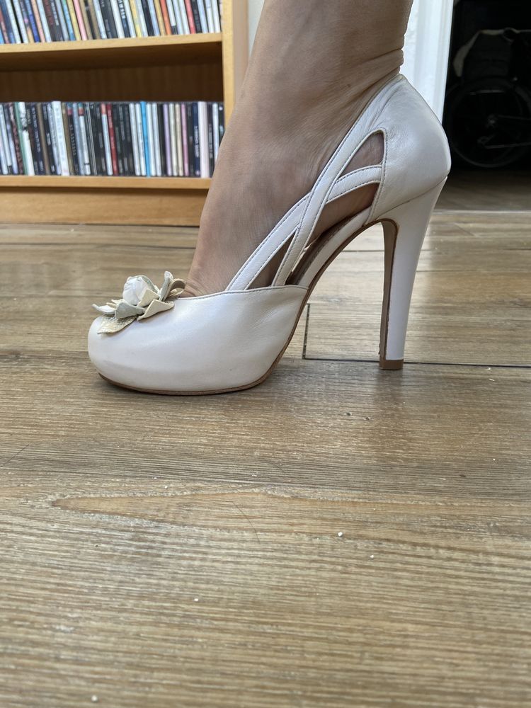 Sapatos de noiva 37