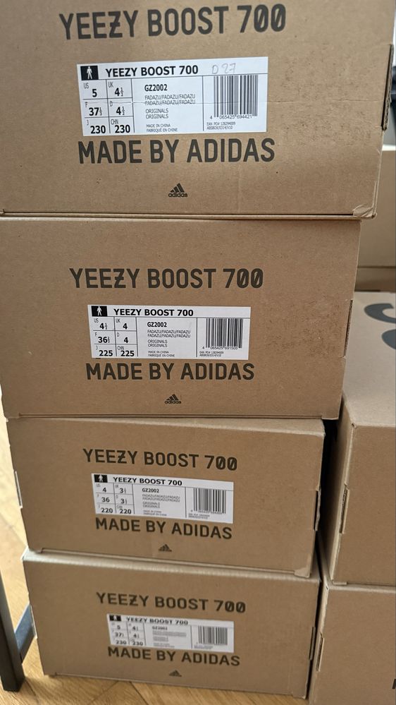 100% ОРИГІНАЛ! Кросівки Adidas Yeezy Boost 700  36, 36 2/3, 37 1/3