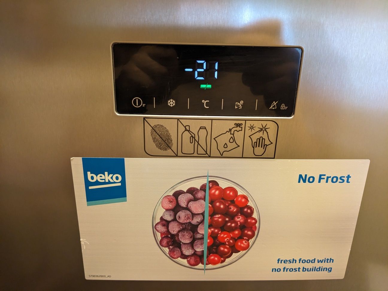 Морозильна камера Beko RFNE312E23X, No Frost, 312л