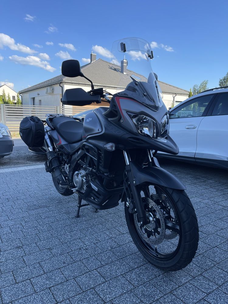 Suzukie V-Strom 650 stan wzorowy bardzo mały przebieg