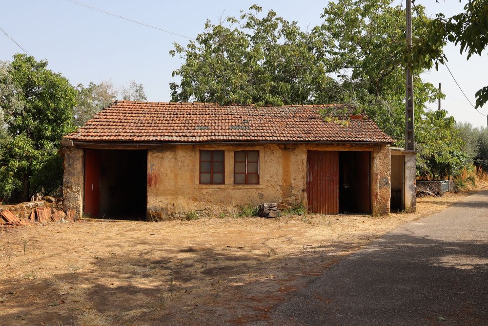 Vende-se casa antiga Ferreira do Zezere