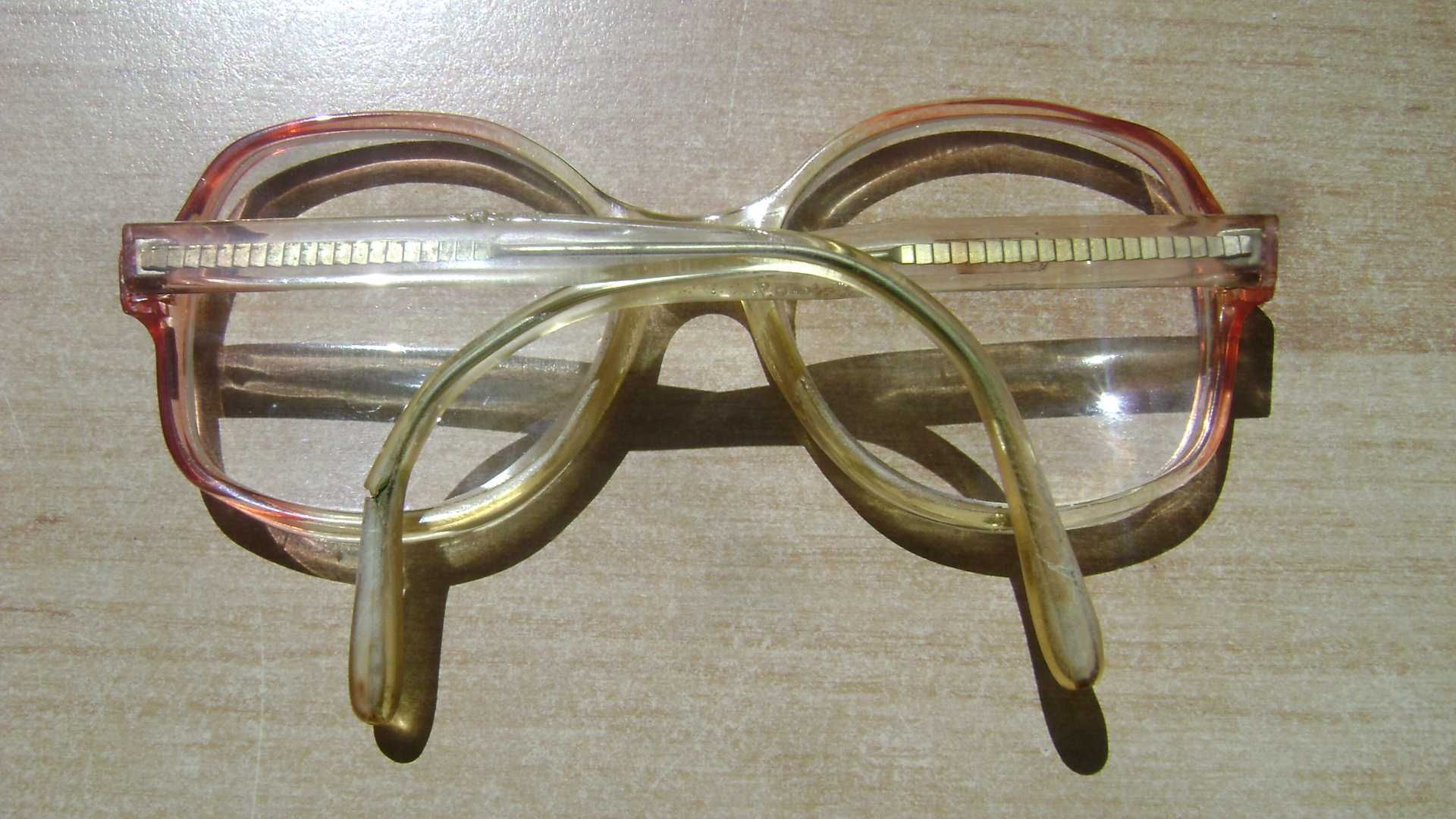 Starocie z PRL - Okulary damskie korekcyjne +3,5 dioptrii rozstaw 14cm