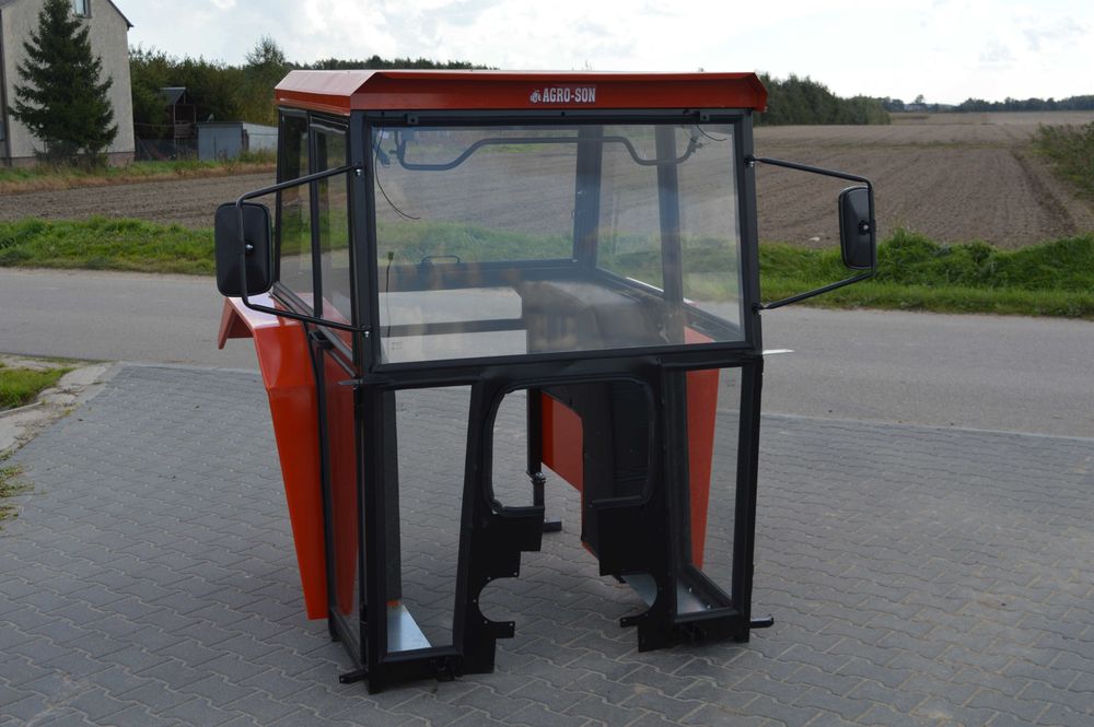 Kabina ciągnikowa do C330 wyposażona solidna OD RĘKI