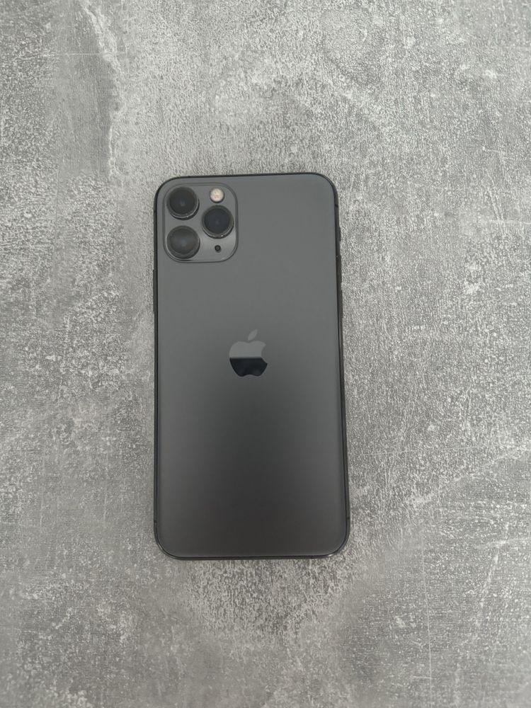 Продам. iPhone 11 Pro +у подарунок два чохла