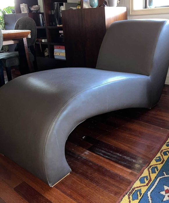 Chaise Longue ondulada com tecido silkor chocolate