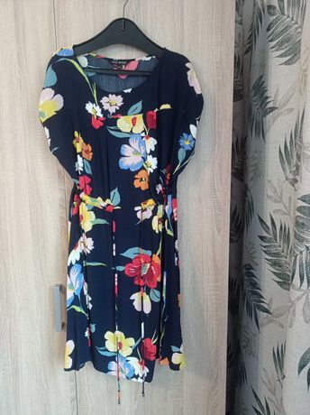 Granatowa sukienka w kwiaty rozmiar XL/XXL, ze ściągaczem w pasie