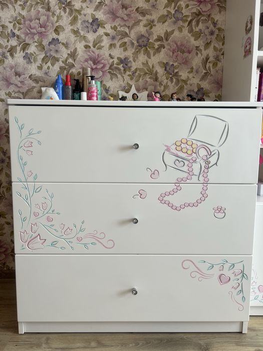 Дитячі меблі для дівчинки