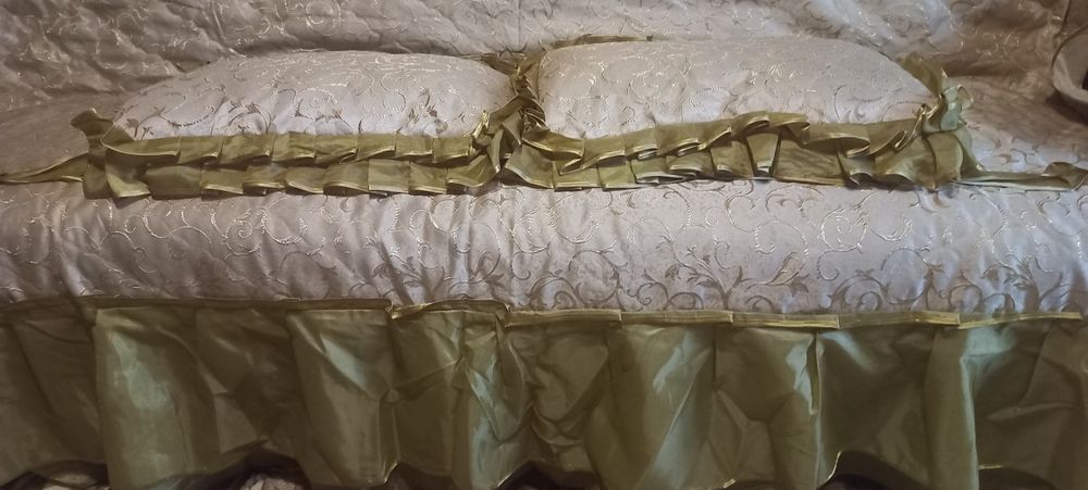 Покривало жакардове двоспальне з подушками.Нове