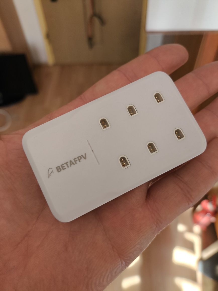 Ładowarka 1s betafpv 6 kanałów