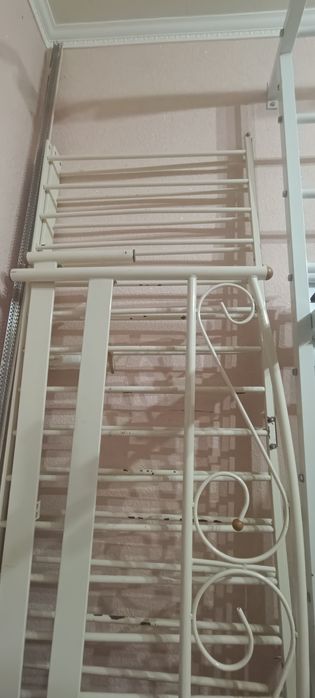 Продам кровать  б/у с матрасом
