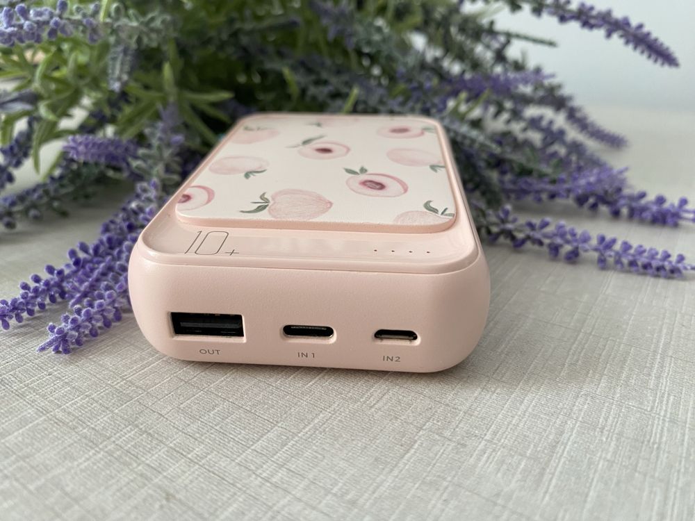 Śliczny różowy powerbank