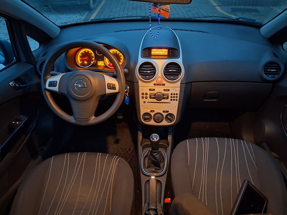 Opel Corsa D 1.4 benzynka 120tys przebiegu KIELCE  super stan klima