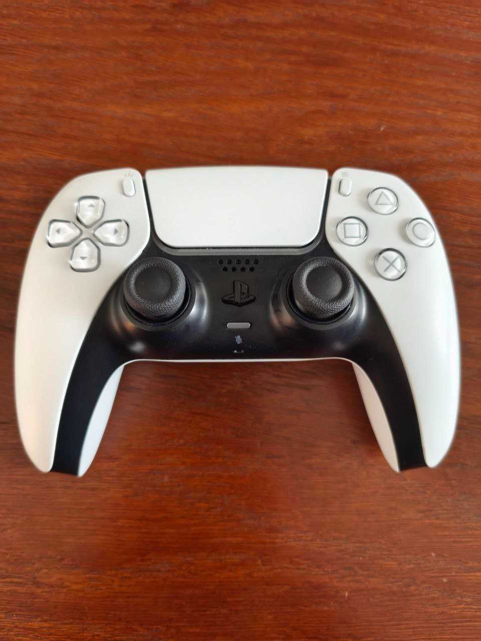 Sprzedaje Playstation 5 1 tb z dwoma grami