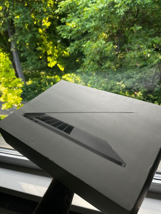 MacBook Pro 15 TouchBar (2019) | Core i7 + Radeon Pro | 16/256 gb