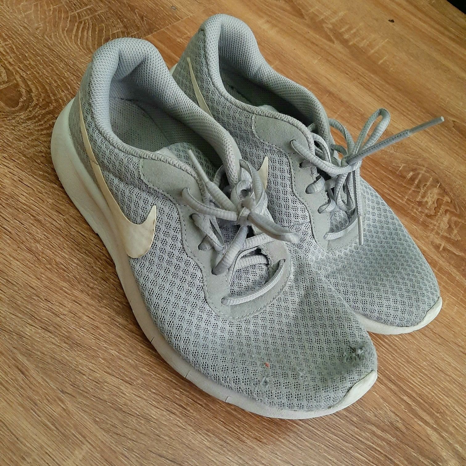 Buty Nike siwe gray z siatki do biegania rozmiar 40 unisex 25 cm