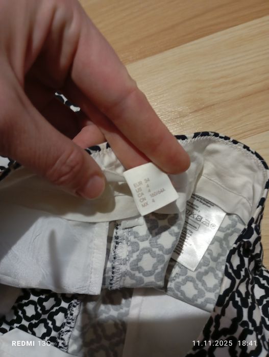 Штани 34.  HM. Футболка з рюшами