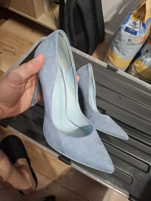 Zamszowe błękitne/szare szpilki firmy DeeZee w dobrym stanie rozm.37