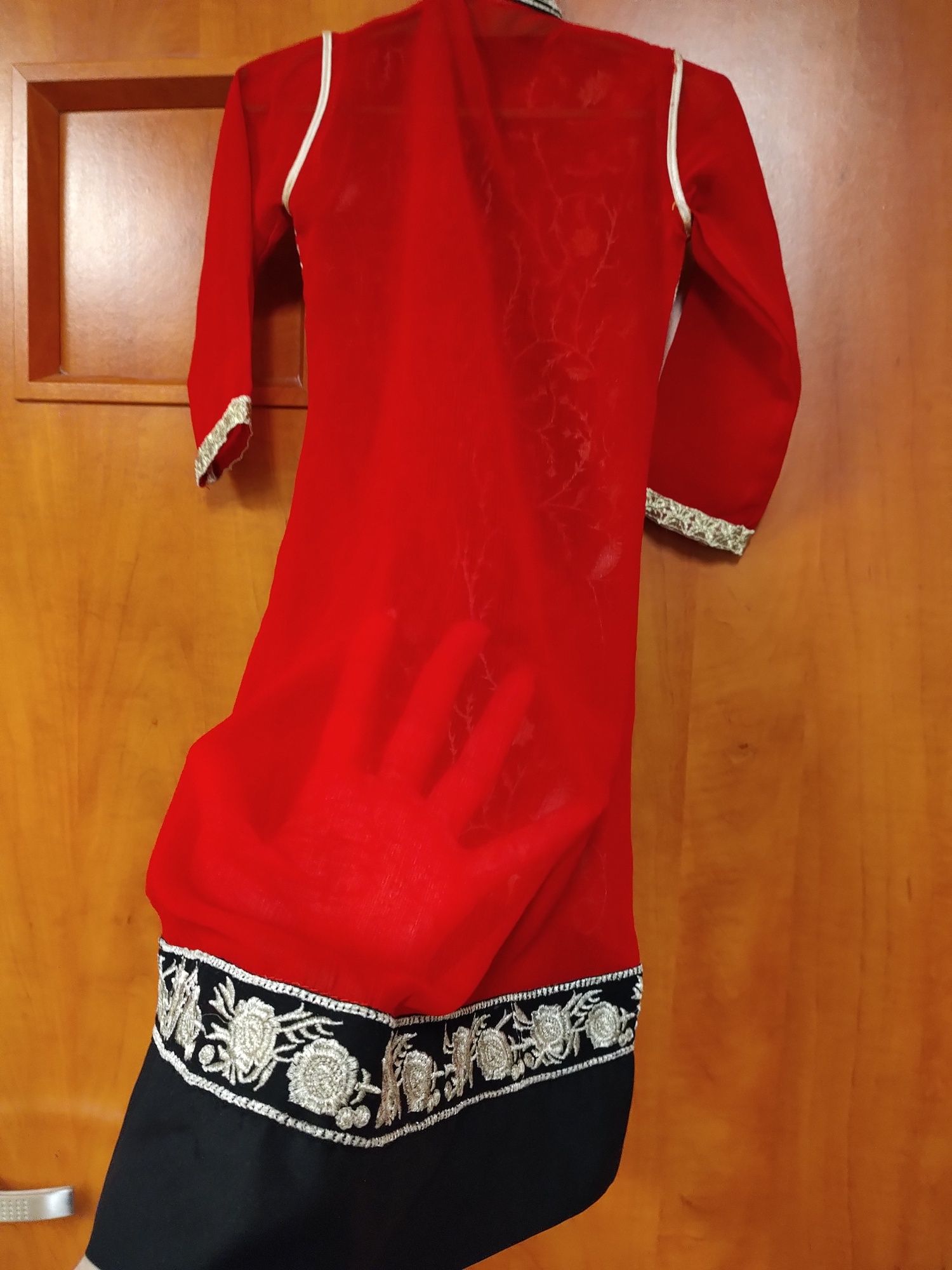 Elegancka sukienka narzutka kardigan wyszywana czerwona chińska księżn
