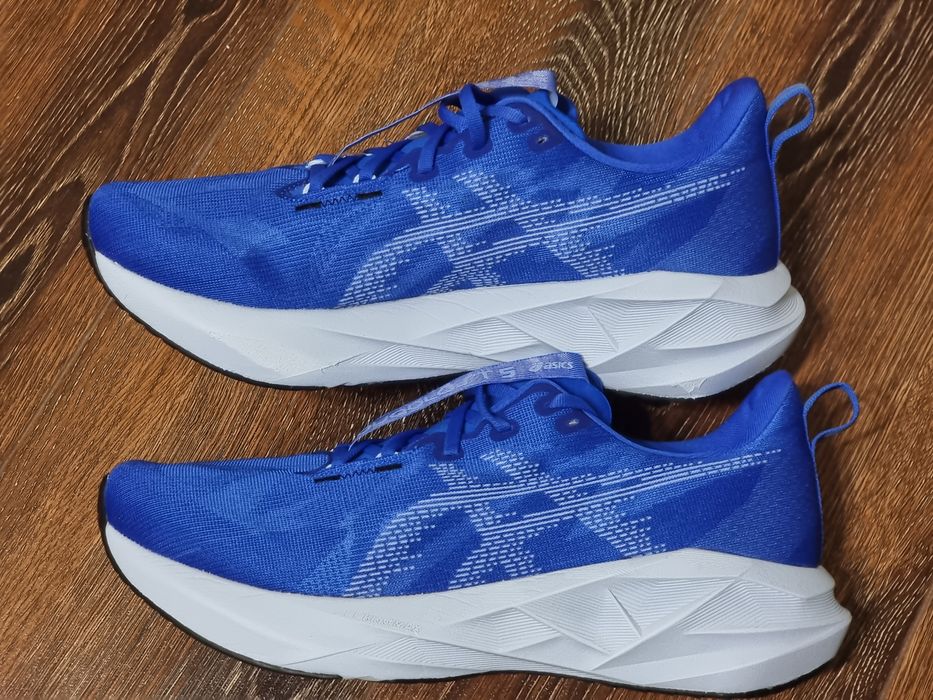 Оригінал 100% чоловічі кросівки asics novablast 5  eur 44