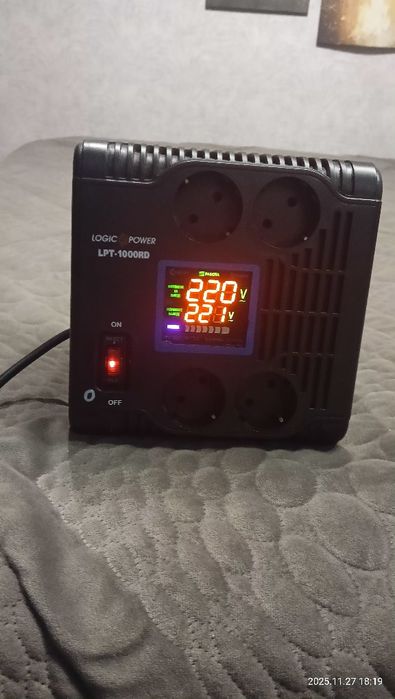 Стабилизатор напряжения LogicPower LPT-1000RD (700W) б/у