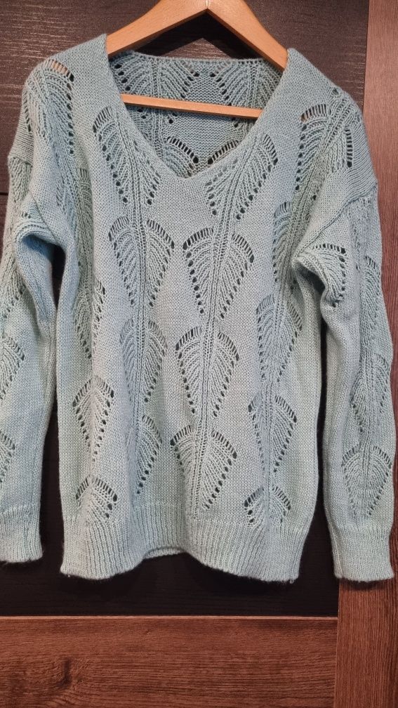 Miętowy sweterek akrylowy