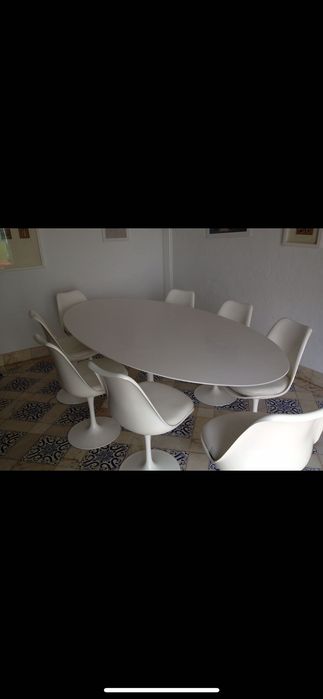 Vintage Saarinen table set with 7 chairs