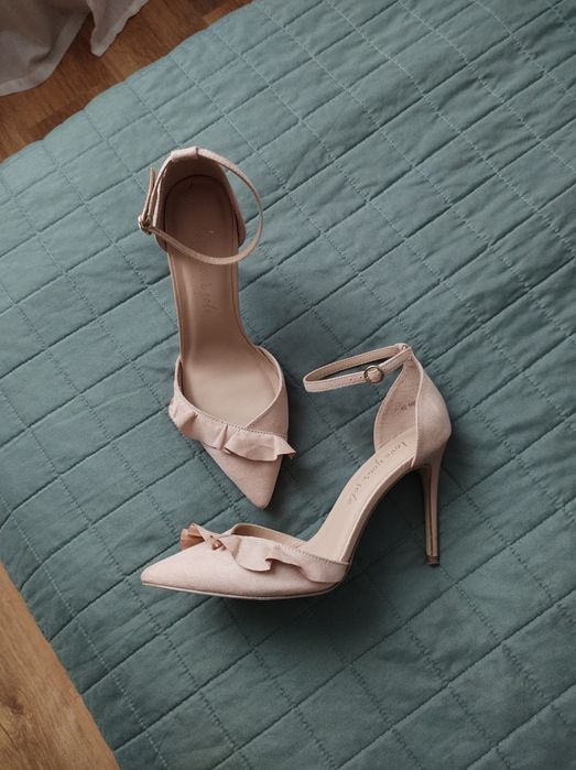 New Look rozmiar 39 szpilki zapinane na kostce