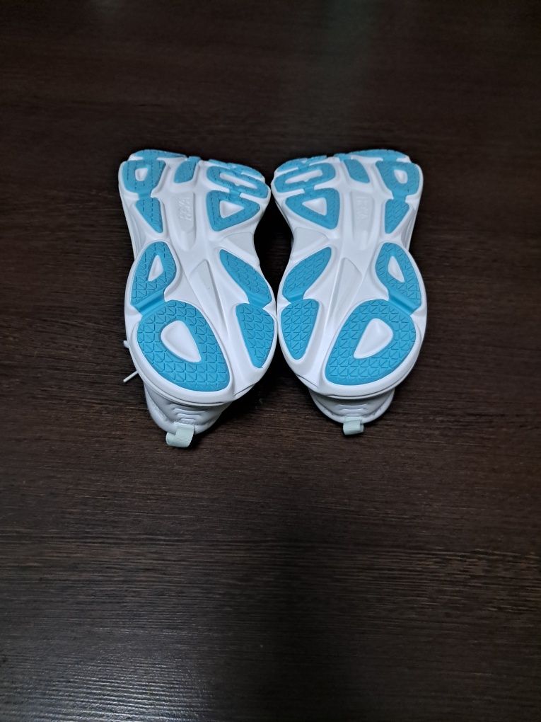 кросівки Hoka BONDI 8.  Р   42.     26.5см