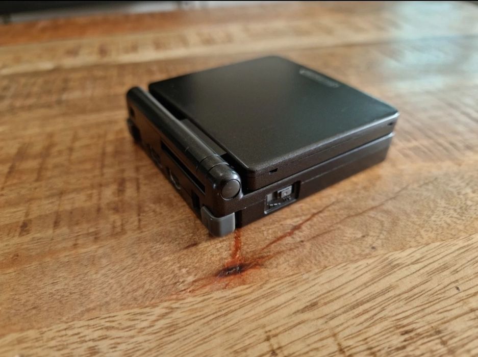 Nintendo Game Boy Advance SP