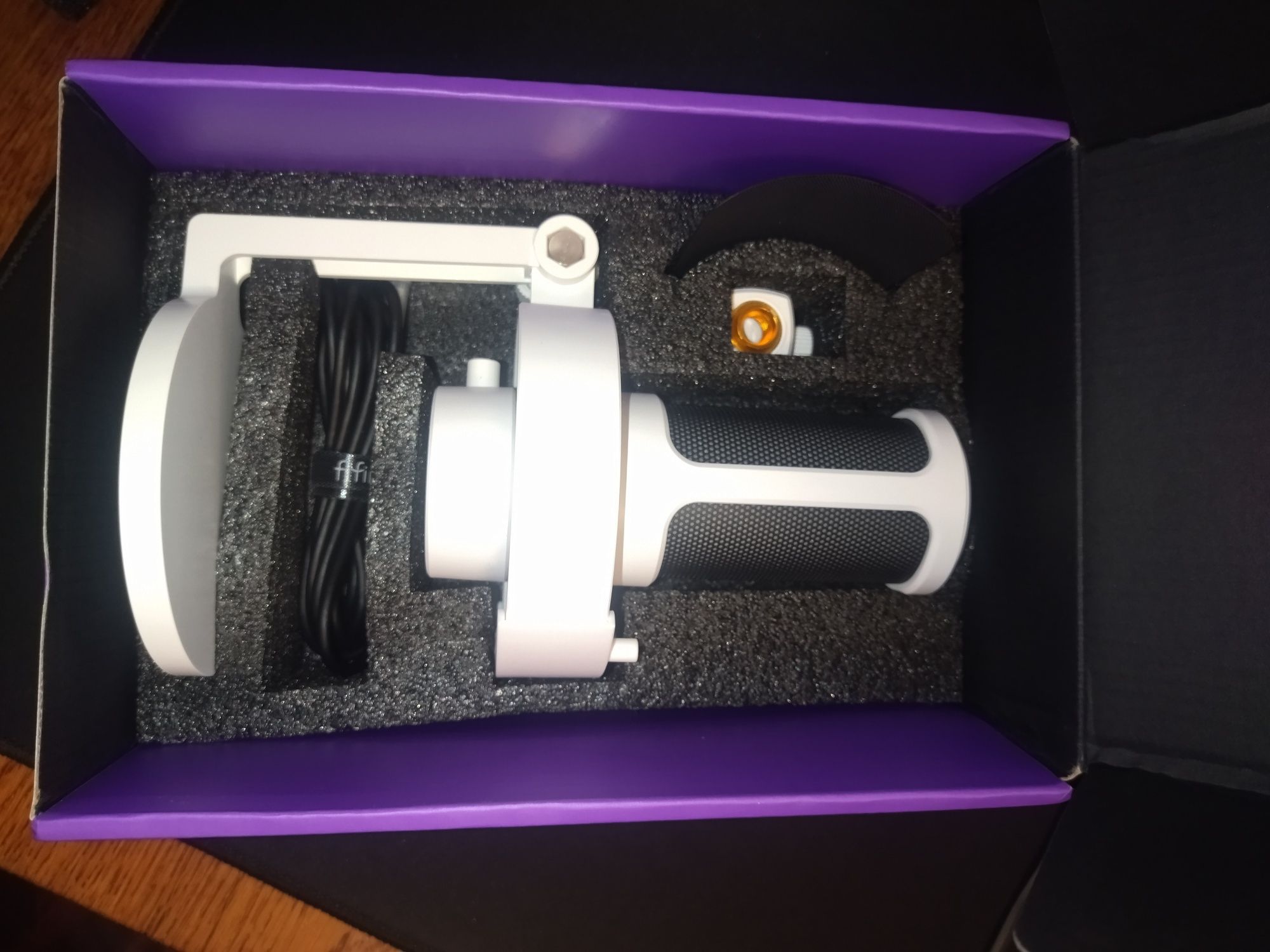 Продам новий мікрофон FIFINE A8 white