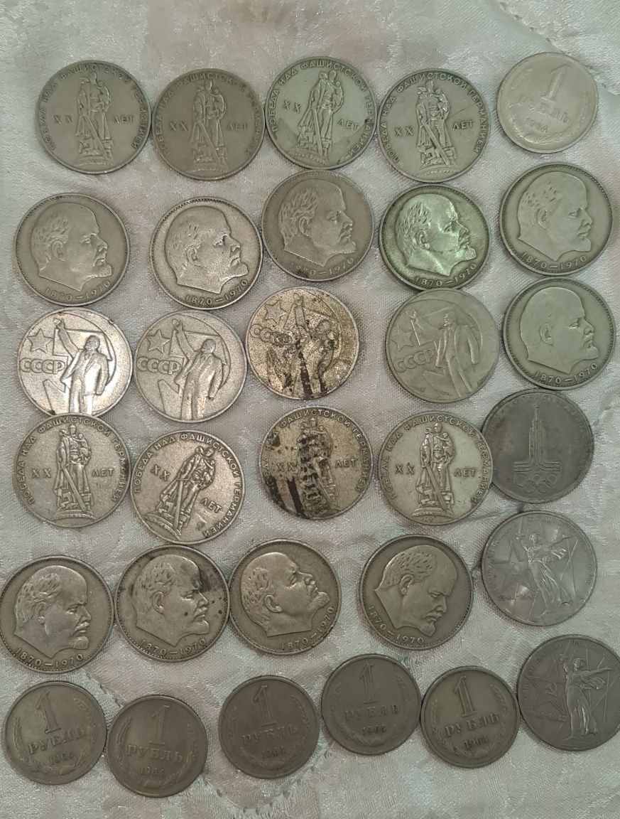 Коллекцию юбилейных монет СССР