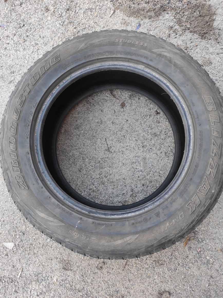 Продам шини Bridgestone Blizzak 225/65R70 б/в