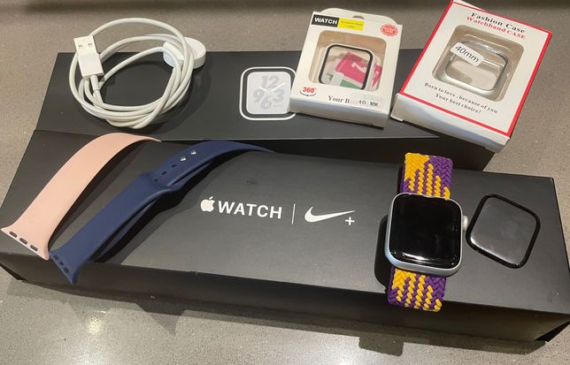 Apple Watch Series 4 Nike+ com acessórios