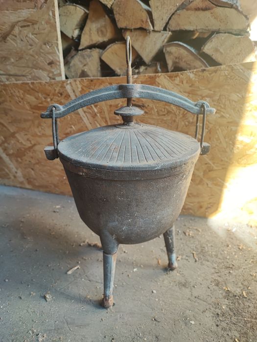 Kociołek do ognia na pieczonki żeliwny