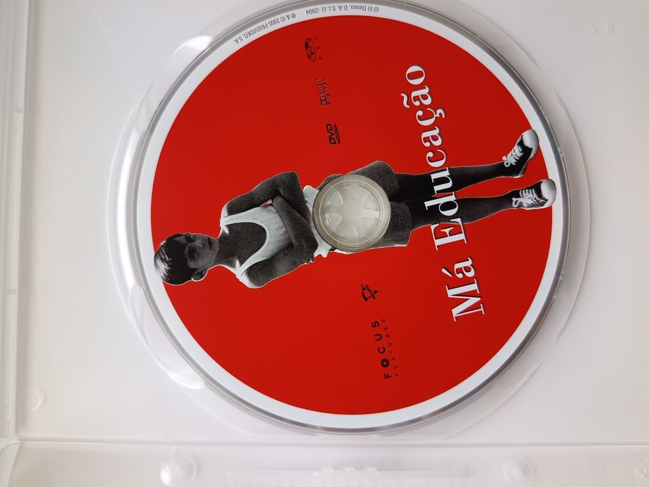 DVD má educação  .