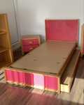 Cama 90*190 com gavetão+ mesa
