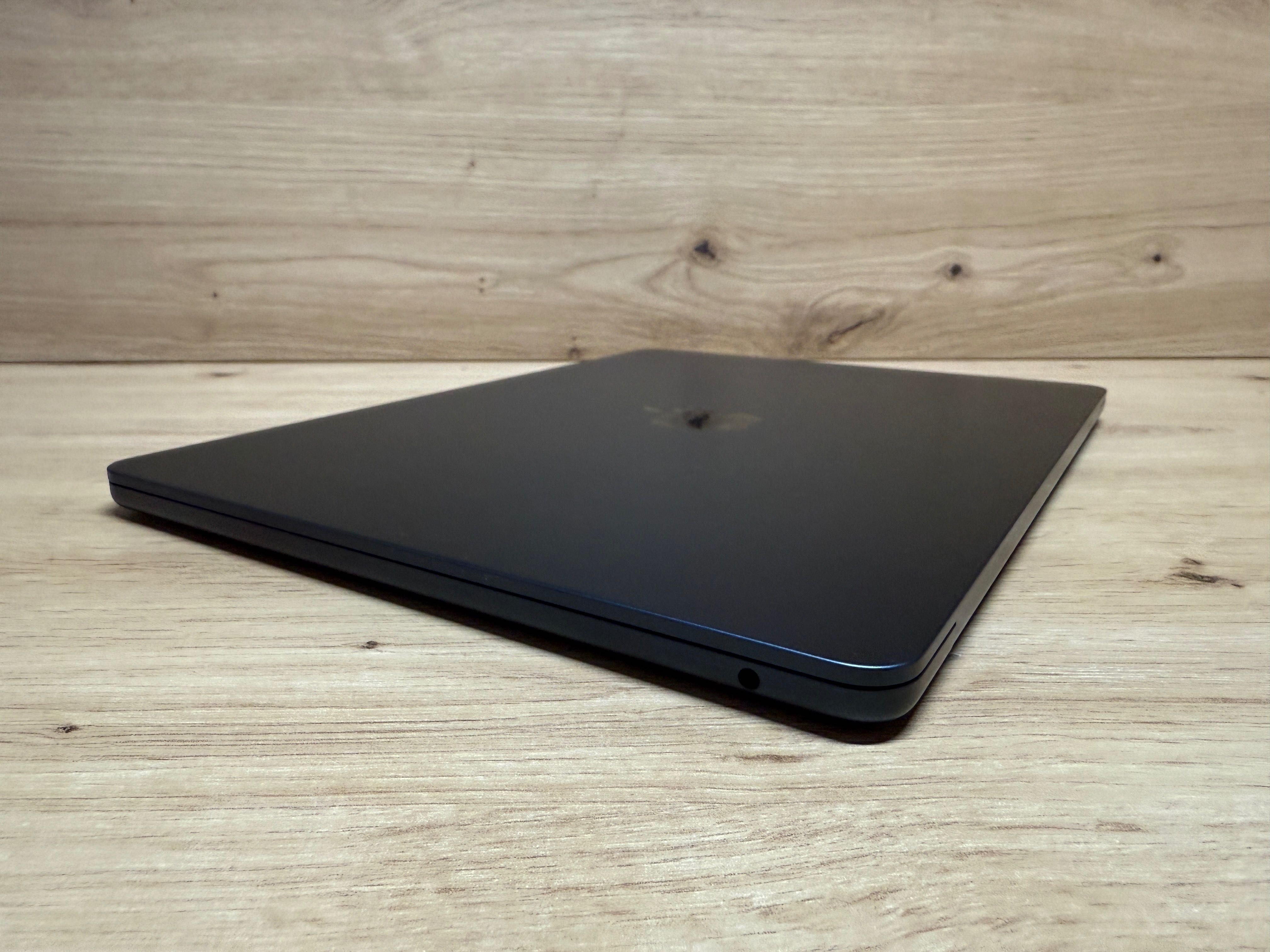 Apple MacBook Air 13,6” 2024 року M3 8gb 256gb SSD Midnight як новий