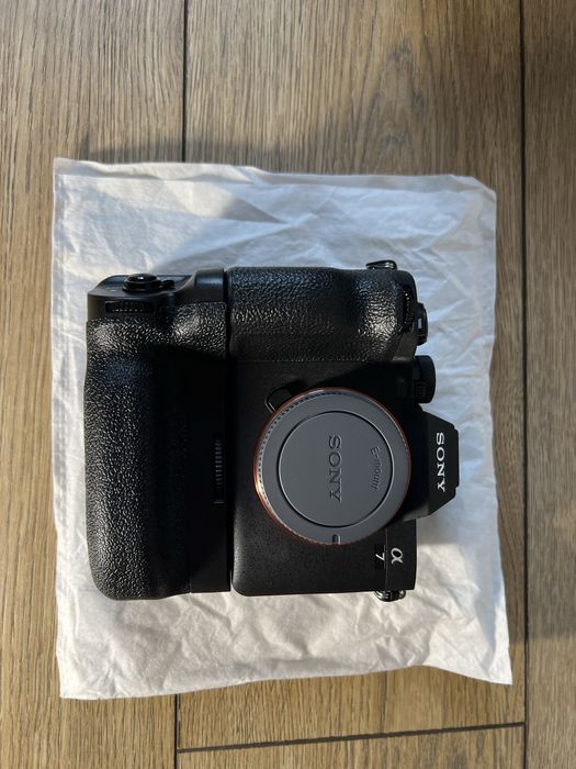 Aparat NOWY  sony a7 iv z gwarancja + battery grip oraz 3 baterie sony