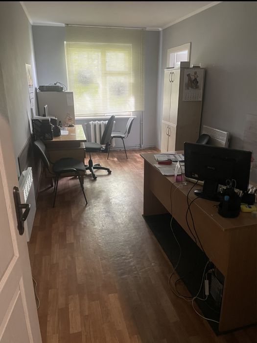 Ангар з офісними приміщеннями . Вул.С.Крушельницької .