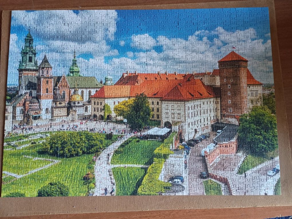 Puzzle ułożone 1000 elementów