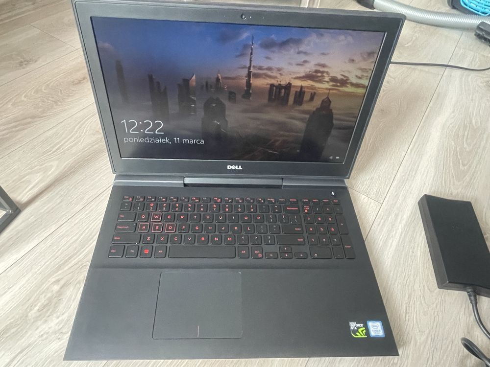 Dell inspiron 15 7000 gaming 16gm ssd 256 lcd 15.6’ geforce Stan ideal