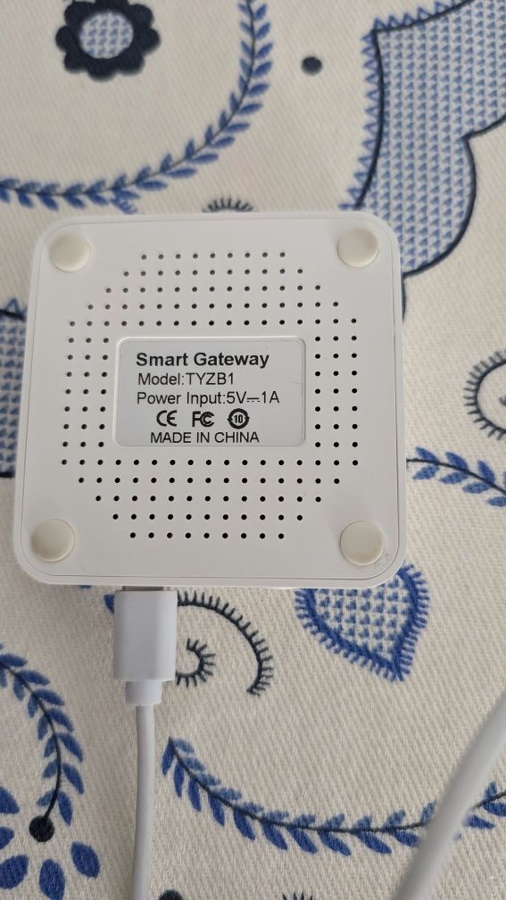 Hub Tuya ZigBee e Bluetooth