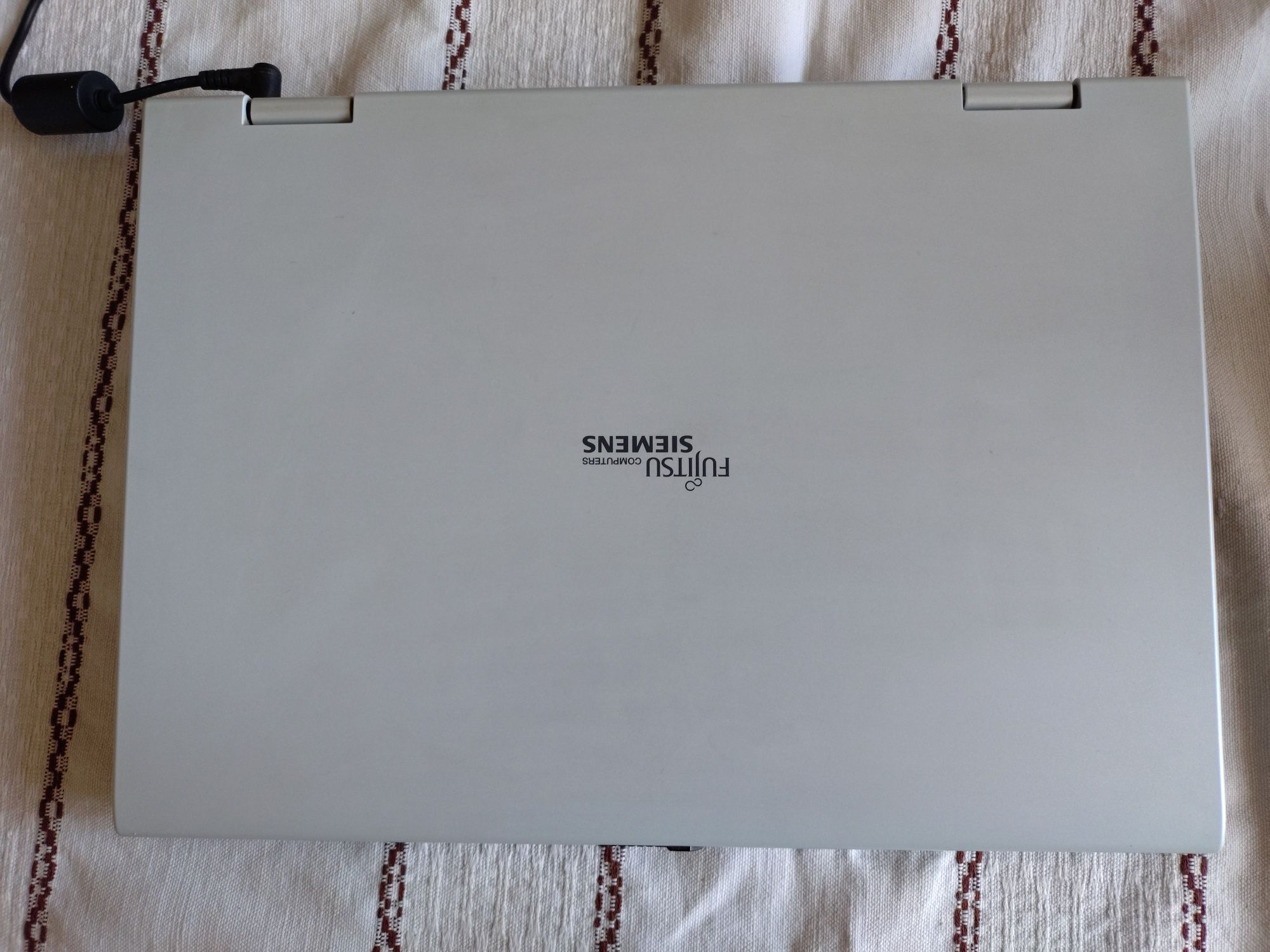 Laptop Fujitsu Esprimo Windows Vista na części