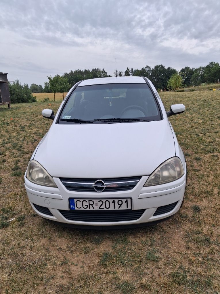 Opel corsa C rok 2004