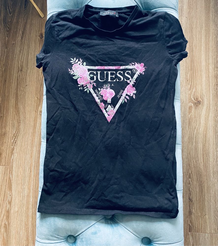 Tshirt damski Guess rozmiar S czarny