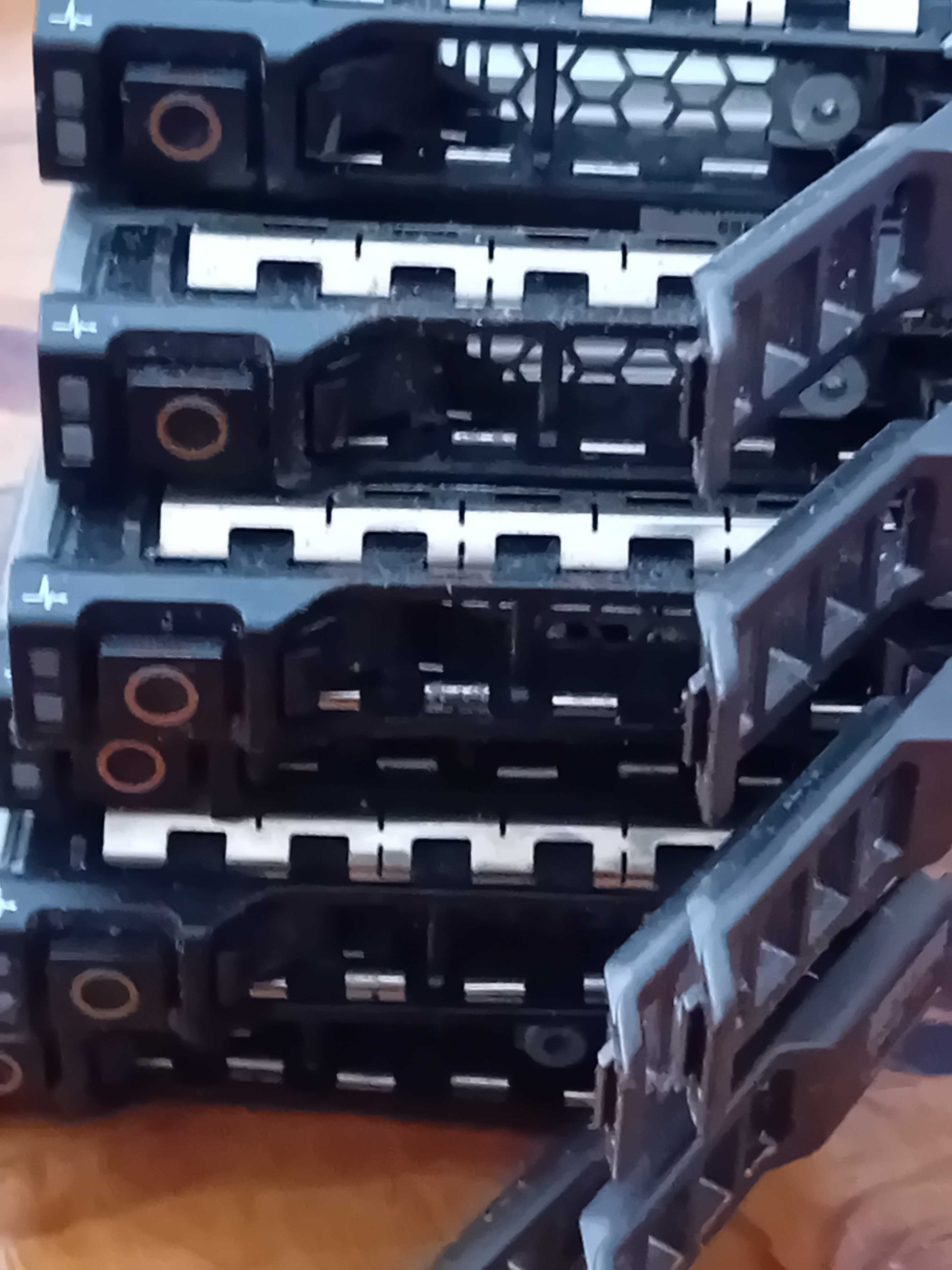 Vendo 6 Discos Dell SAS 6 Gbps
300GB RPM:10k