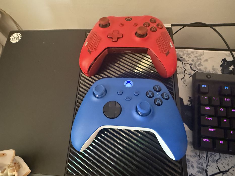 Xboxe One 1tb + 2 pady