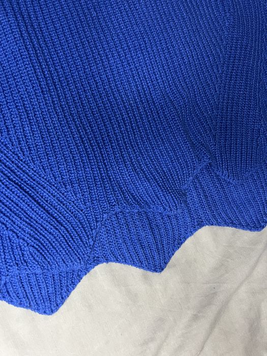 Светр жіночий синього кольру