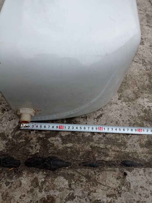 Продам бачок на унітаз