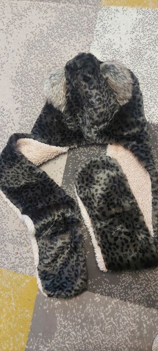 Szal- kaptur- rękawiczki 3w1 River Island